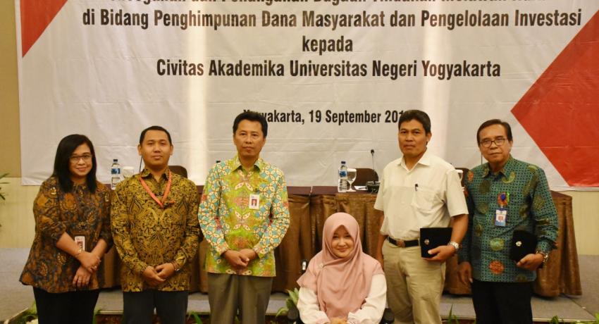 Osiyolik qizni mashina yonida qattiq sikishdi